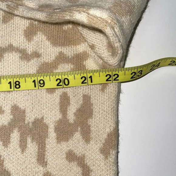 Top Style Boutique Cream Leopard Print Oversized Knit Sweater Large Women’s - Picture 7 of 10